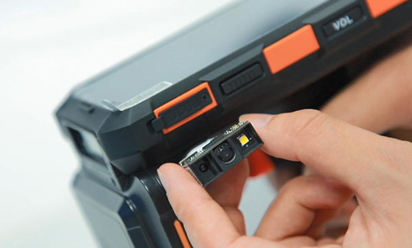 二维码识读器嵌入轻薄型手持终端，助力移动场景应用